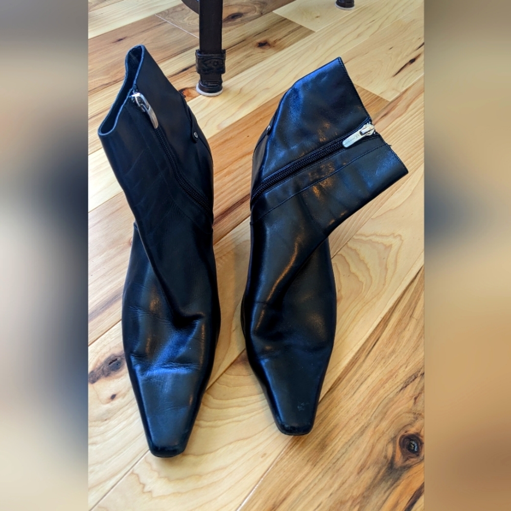 Anne Klein Flex Black Leather Booties Size 10 M like new barely worn